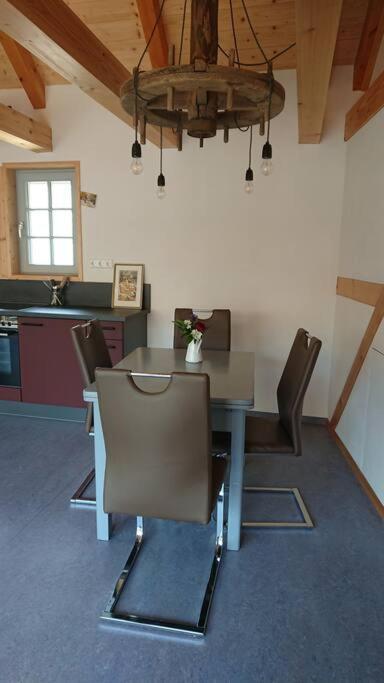 Mothsgut - Moderne Ferienwohnung Auf Dem Bauernhof Im Erzgebirge Oelsnitz  Екстериор снимка